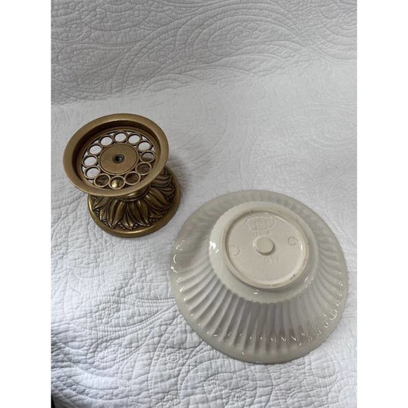 Hyalyn white ceramic compote and stand - Picture 7 of 8